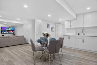 Luxury 2BR Basement near Wonderland Vaughan, Wi-Fi - 9