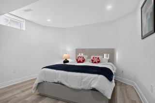 Luxury 2BR Basement near Wonderland Vaughan, Wi-Fi - 2