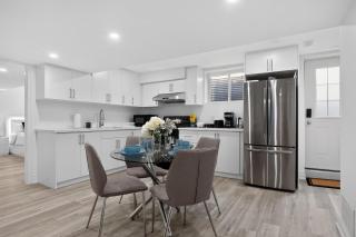 Luxury 2BR Basement near Wonderland Vaughan, Wi-Fi - 1