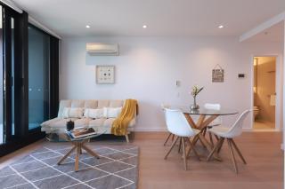D11 Skyline View Abnb 2BR With Free Parking, Step To Free Tram Zone - 9