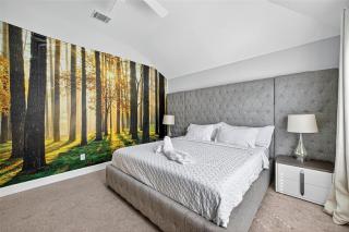 Modern Main Pine Townhome - 4