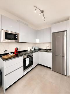 Luxury Studio in E1 - Heated Pool, Spa & Gym Access - 8