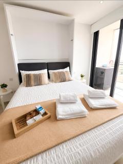 Luxury Studio in E1 - Heated Pool, Spa & Gym Access - 4