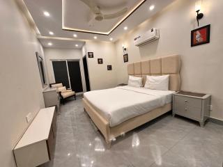 Spacious 2 Bed Apartment SF06 Air Avenue DHA Phase 8 near Ring Road AirPort Near Park - 6