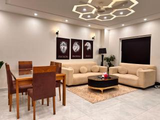 Spacious 2 Bed Apartment SF06 Air Avenue DHA Phase 8 near Ring Road AirPort Near Park - 4
