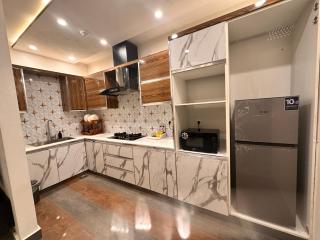 Spacious 2 Bed Apartment SF06 Air Avenue DHA Phase 8 near Ring Road AirPort Near Park - 2