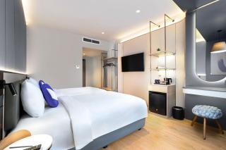 Cozy Suite Room at Nagoya Batam - 8