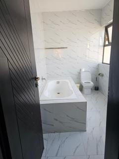 Luxe Apartments - 9