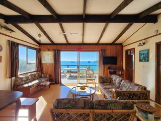 Classic Kiwi Oceanview Bach - 0