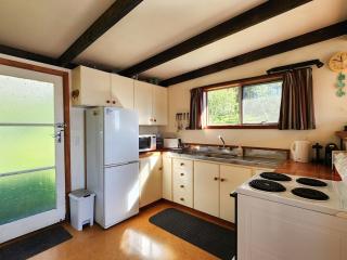 Classic Kiwi Oceanview Bach - 2