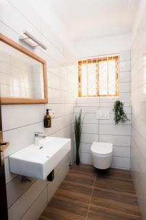 Agbogba Tropical Villa - Spacious-Cozy-Green - 6
