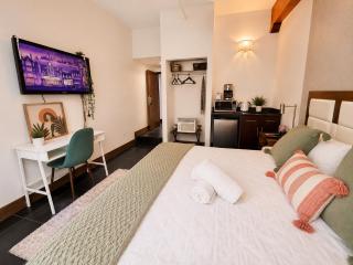 Apartment hotel in heart of downtown with street parking - 9