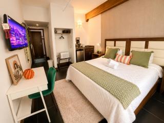 Apartment hotel in heart of downtown with street parking - 8