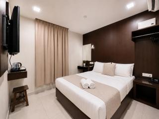 Cathay Hotel - 1