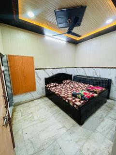 Paras guest house - 1