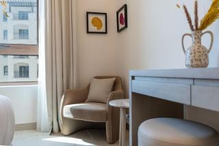 Elegant 1BR with Balcony - Golf Course Views - 1