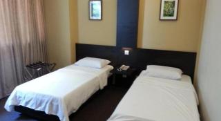 L Hotel @ Broadway - 3