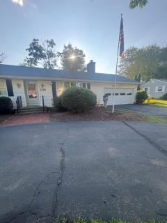 cozy 5bd single -family home in Longmeadow - 8