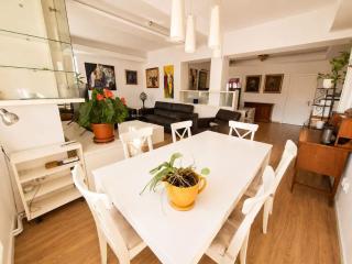 Ultracentral Vintage Apartment 3BR - 9