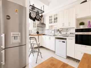 Ultracentral Vintage Apartment 3BR - 8