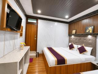 The Mall Road Hotel Flaties Nainital Onsite Restaurant - Member By VR Group - 2