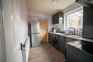 Spacious 5 Bedroom House in Newcastle Upon Tyne - 4