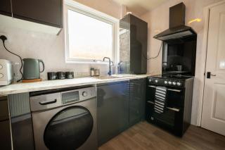 Spacious 5 Bedroom House in Newcastle Upon Tyne - 3