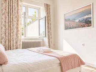Stylish 2BR Apartment 11 Min to Meidling Station for long stay - Vienna - 1
