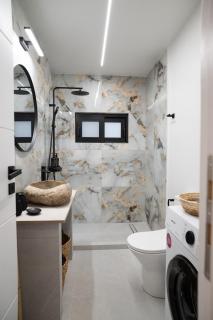 Athelio Boutique Home, Private Courtyard, Outdoor Bar & Shower - 3