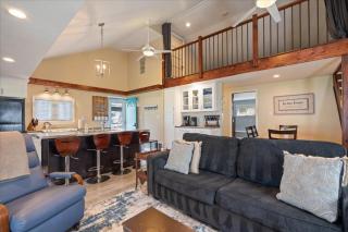 Waterfront Oasis w Beach, Dock and Kayaks - 4