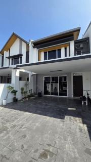Spacious Family Home at Serene Heights - 2