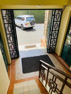 Bright, Cozy Kilimani 1BR, walk to malls - 9