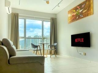 Modern Muji Home near Strait Quay with Free Netflix WiFi - 0