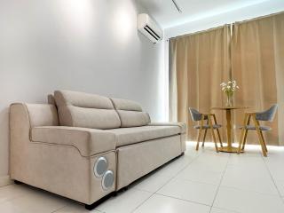 Modern Muji Home near Strait Quay with Free Netflix WiFi - 7