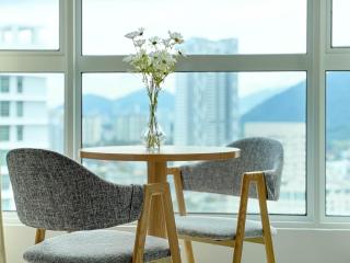 Modern Muji Home near Strait Quay with Free Netflix WiFi - 2