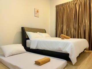 Taiping City Pool View Condo near Lake Garden Zoo & Free NetFlix WiFi - 2