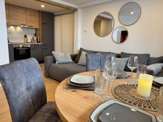 Breathtaking Lake & Mountain View Apartment 1 - 8