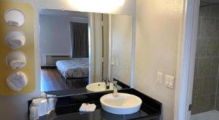 Motel 6 Paris, TX - 3