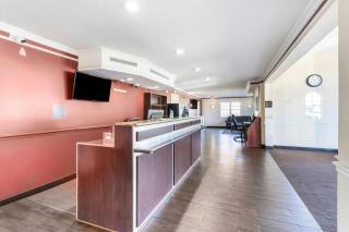 OYO Hotel Tulsa N Sheridan Rd & Airport - 8