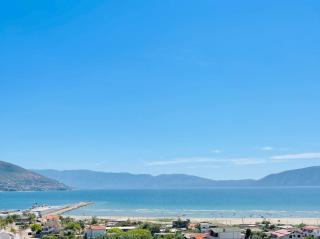 Marina Seaview Apartment - 8