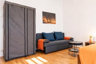 Cozy 2BR Apt Next to Vienna Vibrant Center - 9