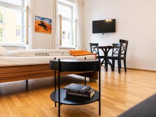 Cozy 2BR Apt Next to Vienna Vibrant Center - 8