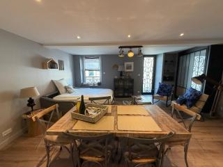 Bois Flotté, maison de ville très confortable et cosy, 2 chambres, 1 sdb, 5 mn à pied de la mer, tous commerces proche Omaha Beach et Bayeux parking gratuit - 1