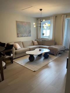 Modern Family Home with Mountain Views, Terrace & Free Parking - 8