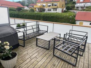 Modern Family Home with Mountain Views, Terrace & Free Parking - 6