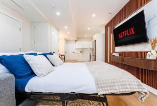 Luxury Private King Guest Suite Near Downtown Calgary Free Parking High Speed WiFi Air Conditioning Self Check In - 4