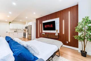 Luxury Private King Guest Suite Near Downtown Calgary Free Parking High Speed WiFi Air Conditioning Self Check In - 3