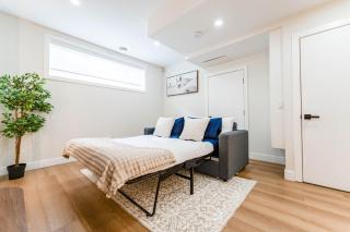 Luxury Private King Guest Suite Near Downtown Calgary Free Parking High Speed WiFi Air Conditioning Self Check In - 4