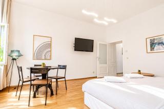 Comfortable 2BR Apt Next to Vienna Vibrant Center - 5