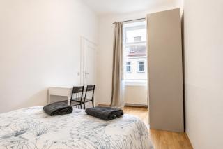 Comfortable 2BR Apt Next to Vienna Vibrant Center - 3